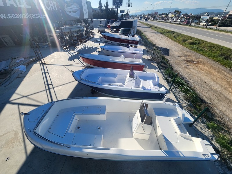 SeaWall 4.95 — güverte ve renk seçenekleri